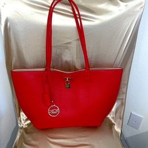 🥰♥️BCBG Red/Tan Reversible Travel Tote Shoulder Bag Purse Handbag w/Charm